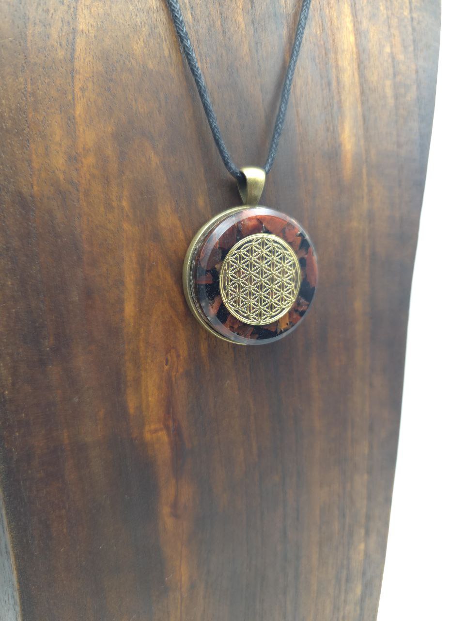 Orgonique Amulett, Tigerauge, "Mut", Blume des Lebens